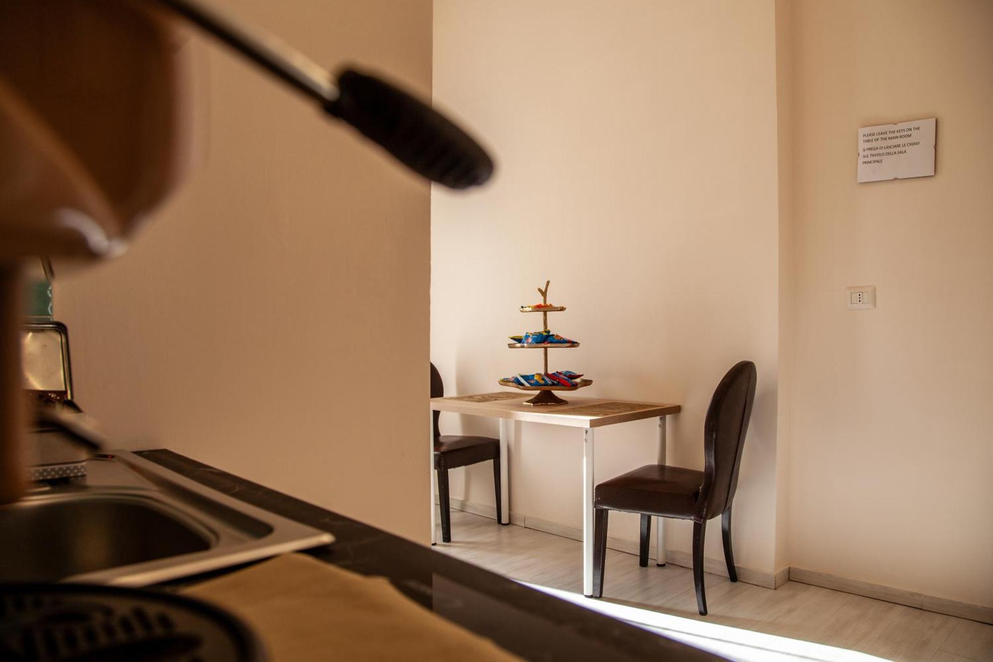 Airport Luxury Rooms Naples Luaran gambar