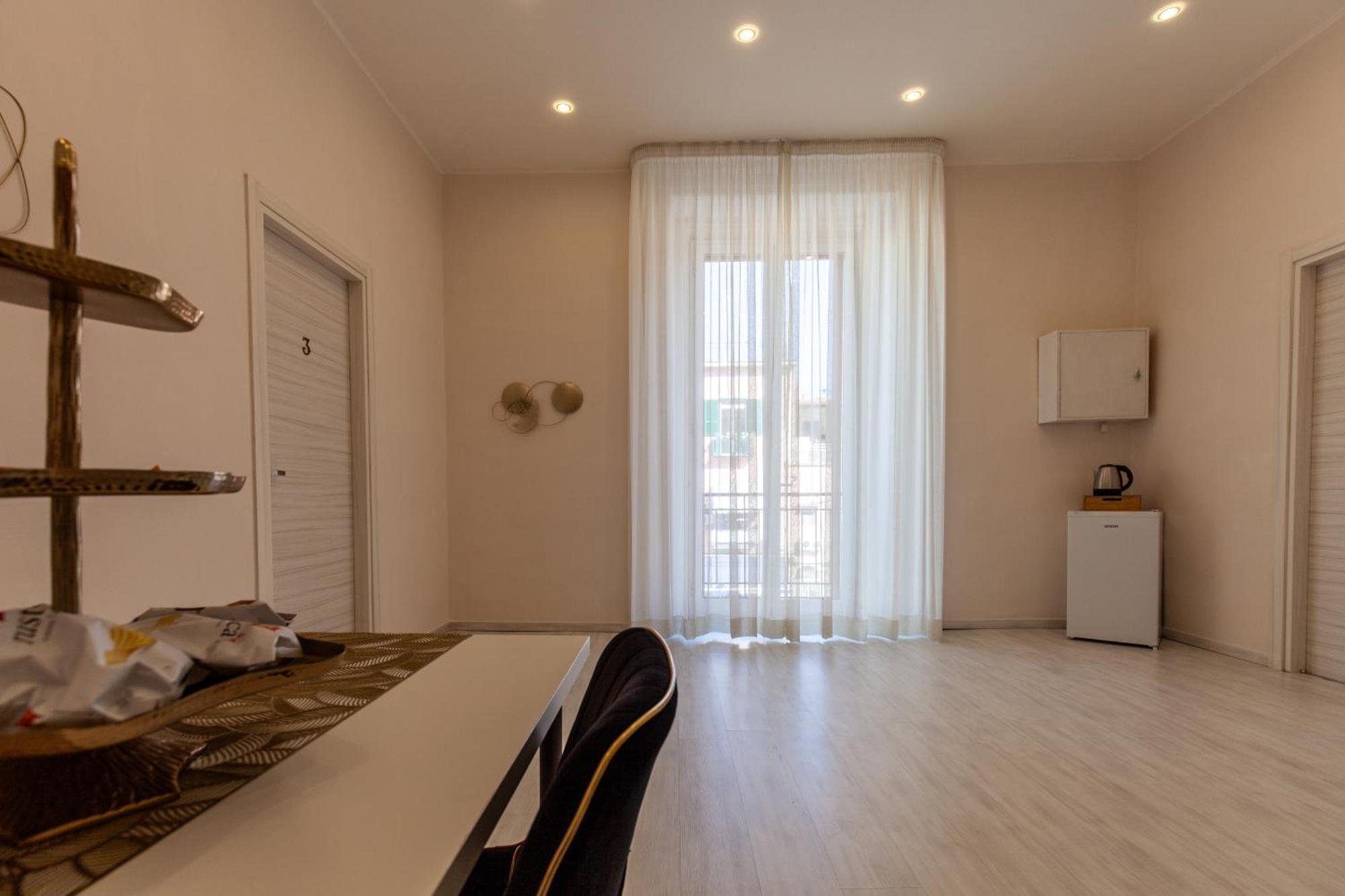 Airport Luxury Rooms Naples Luaran gambar