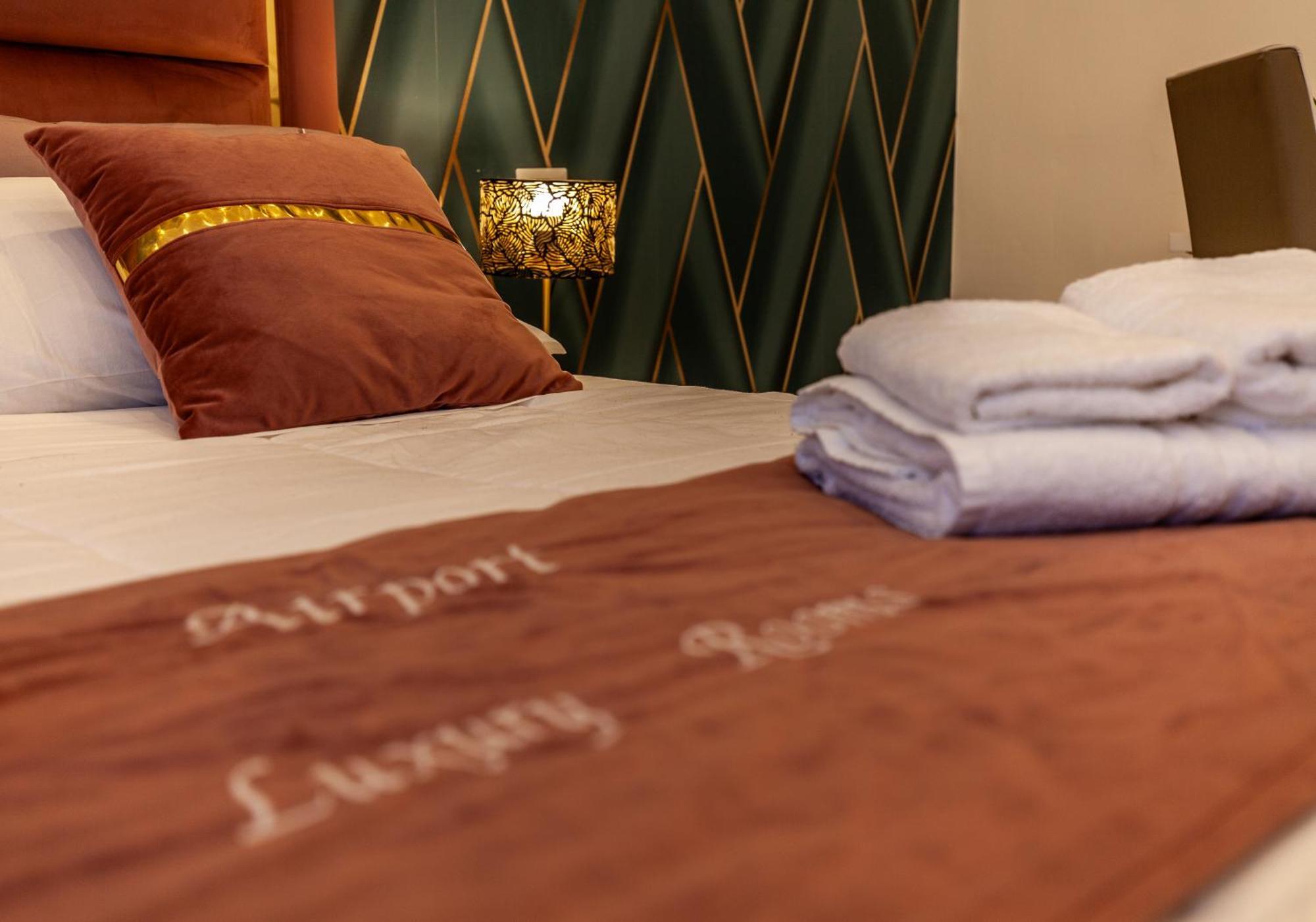 Airport Luxury Rooms Naples Luaran gambar