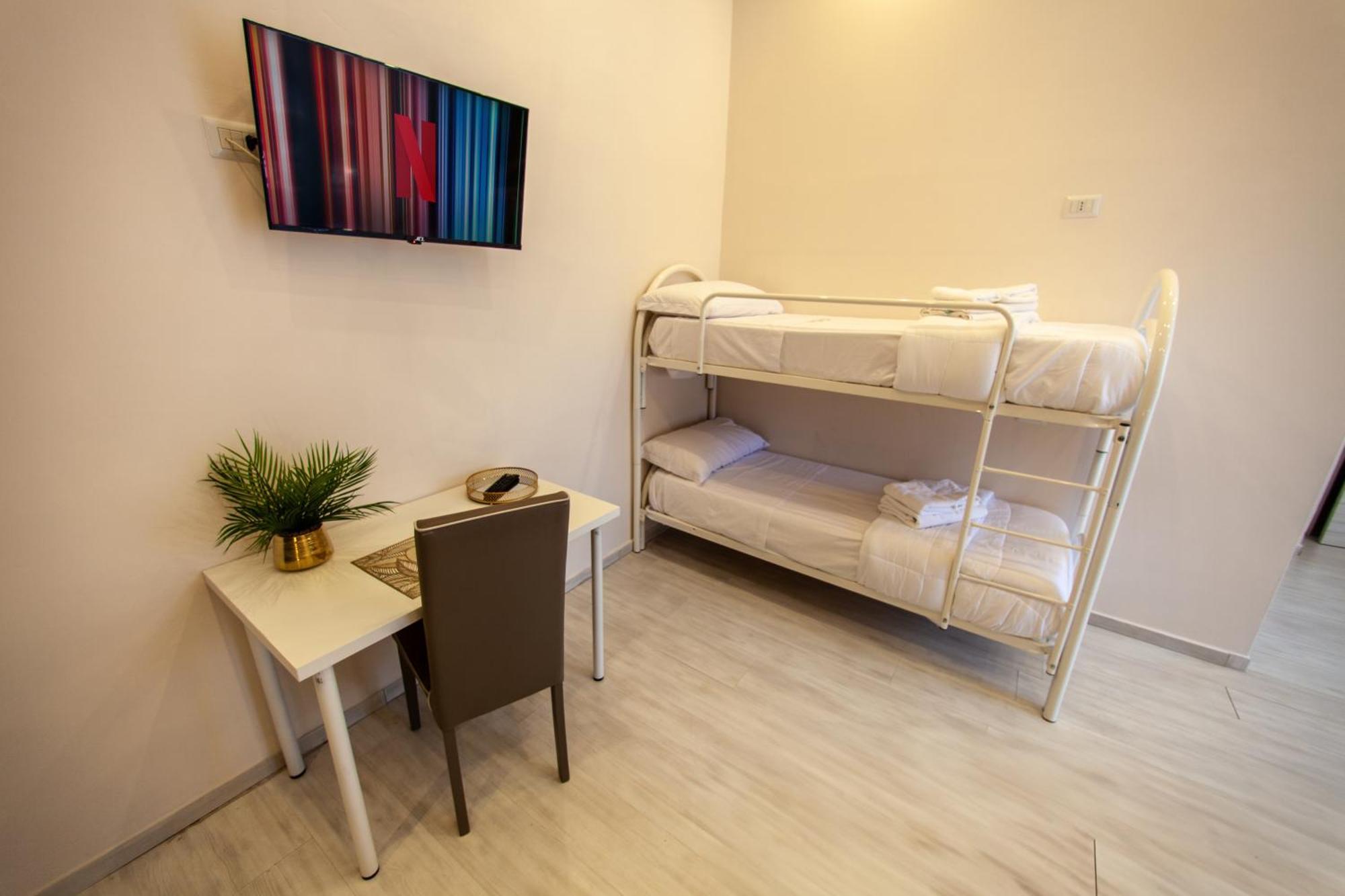 Airport Luxury Rooms Naples Bilik gambar