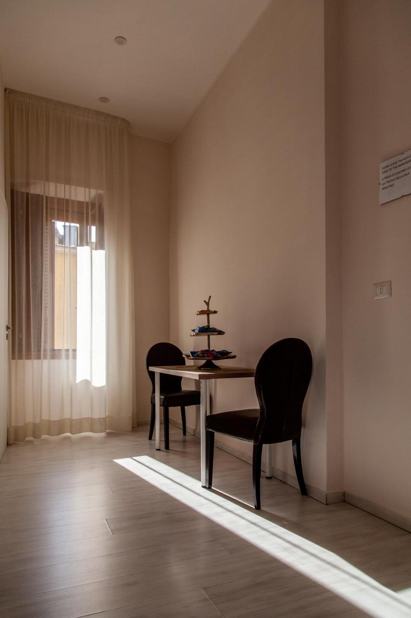 Airport Luxury Rooms Naples Luaran gambar
