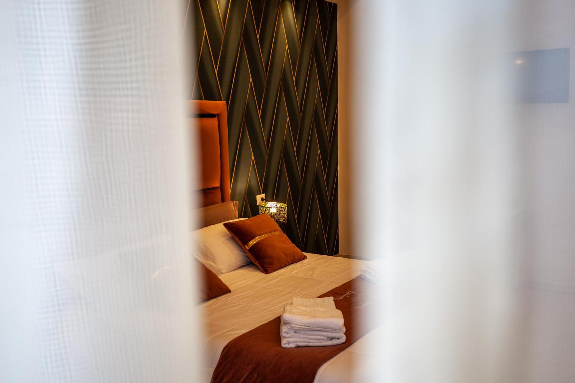 Airport Luxury Rooms Naples Luaran gambar