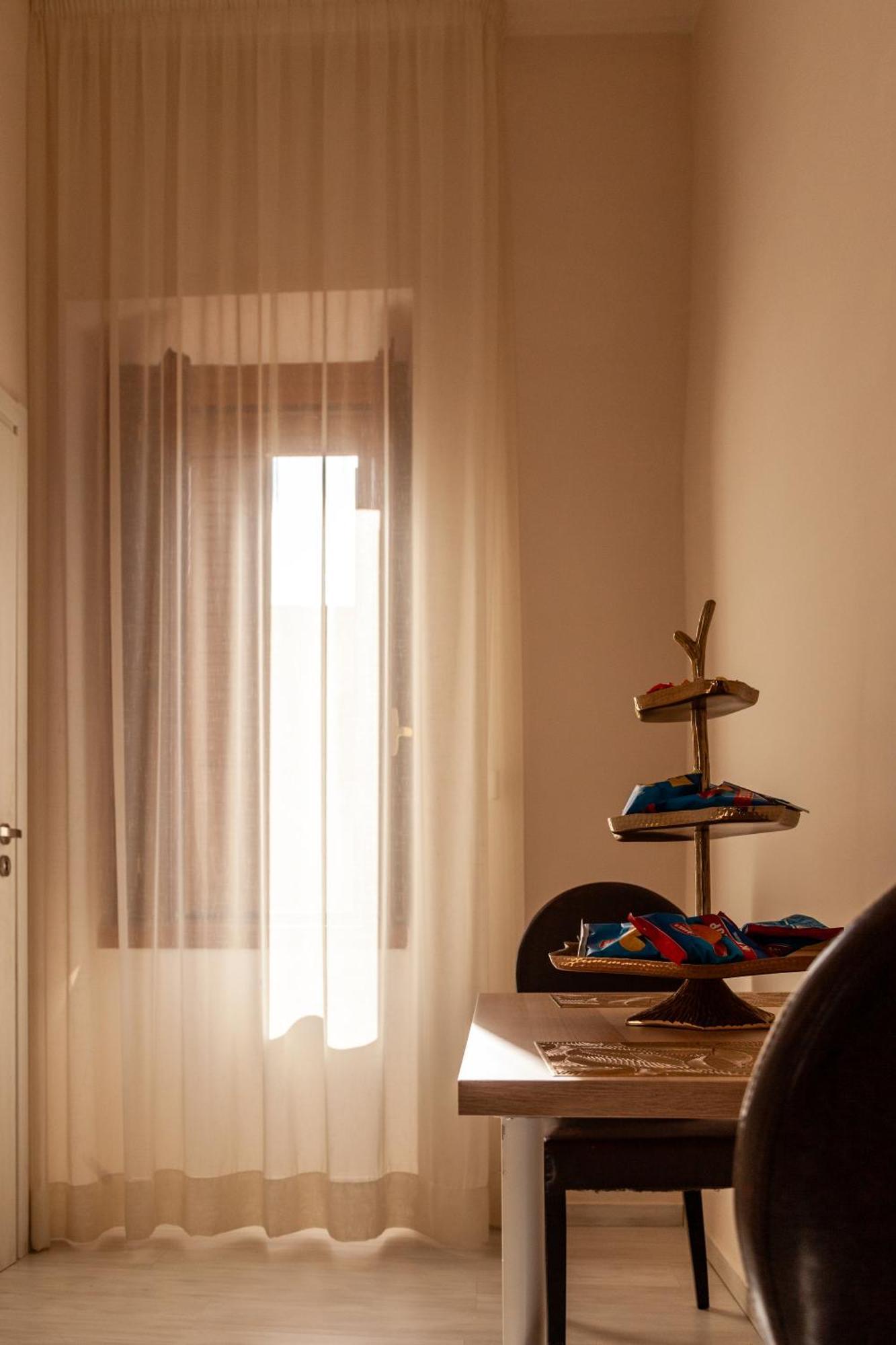 Airport Luxury Rooms Naples Luaran gambar
